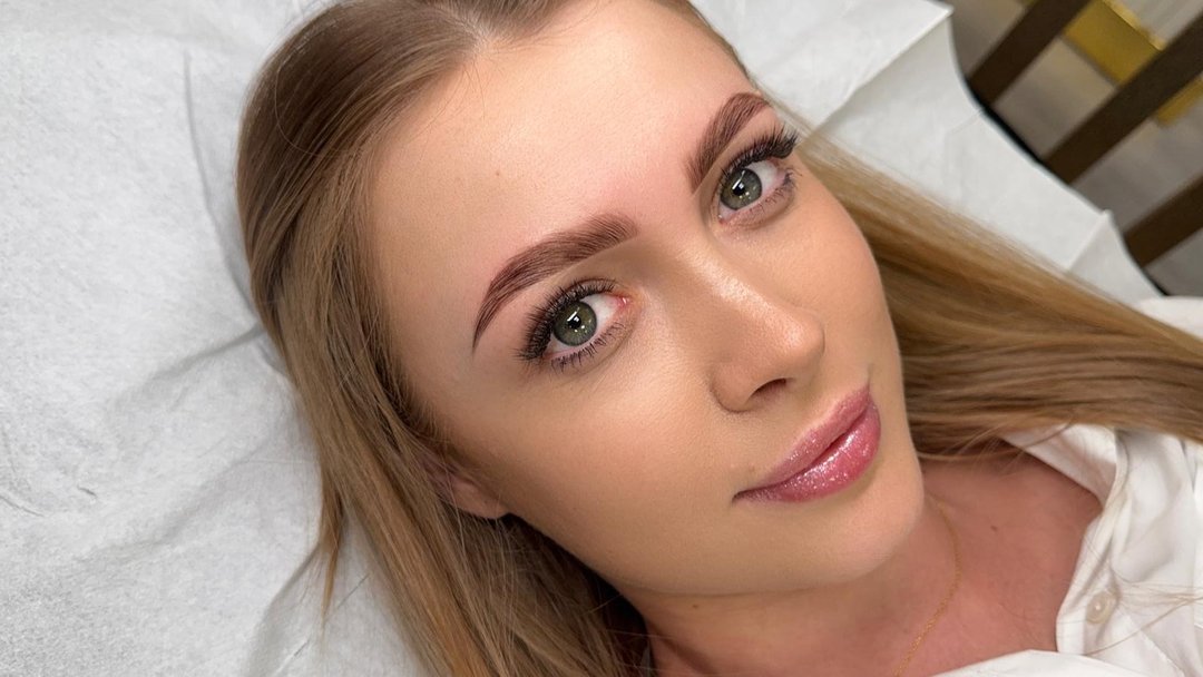 Brow lamination result · natural shape