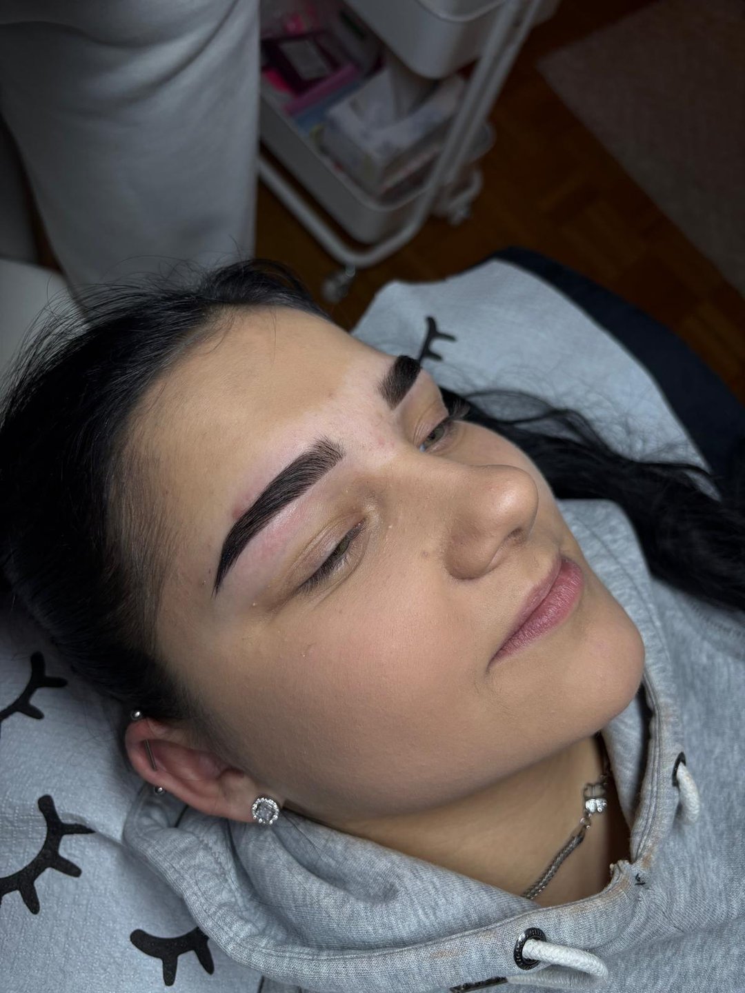 Powder brow technique on light brow base